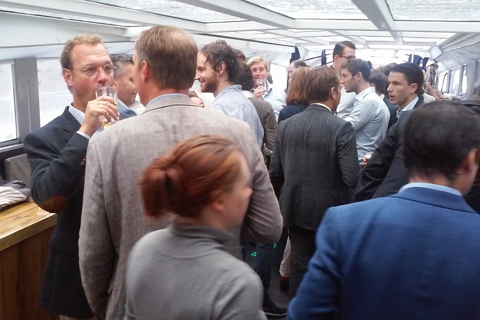 Advocatenborrel op de Amsterdamse grachten 