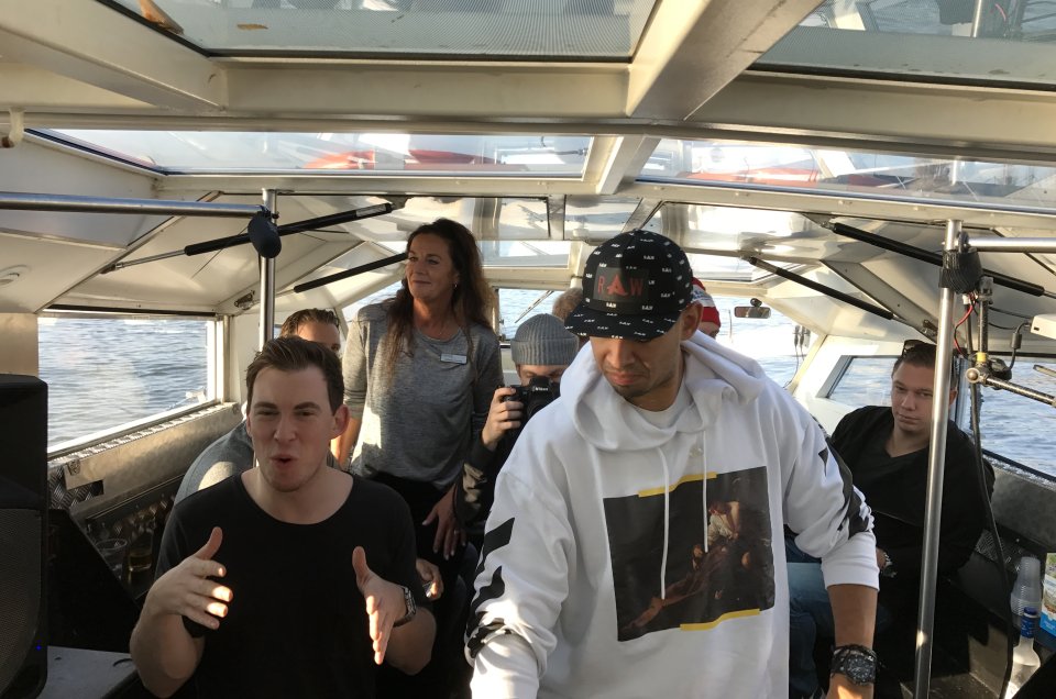 Hardwell en Afrojack varen tijdens ADE met Staets