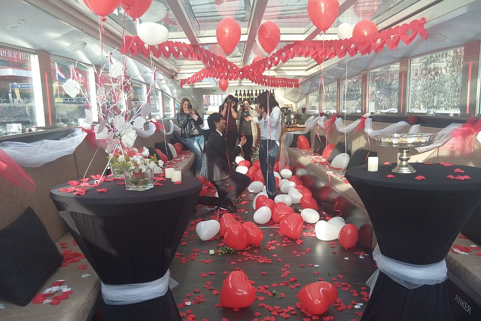 Huwelijksaanzoek op Staets boot Amsterdam