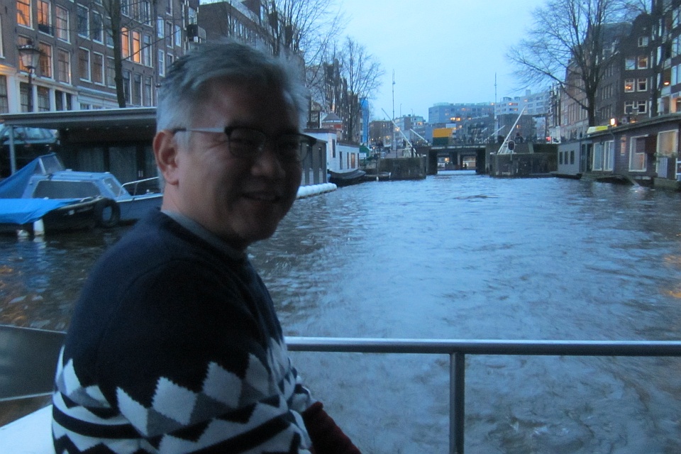 Ministerie van VWS vaart met internationale gasten over Amsterdamse grachten