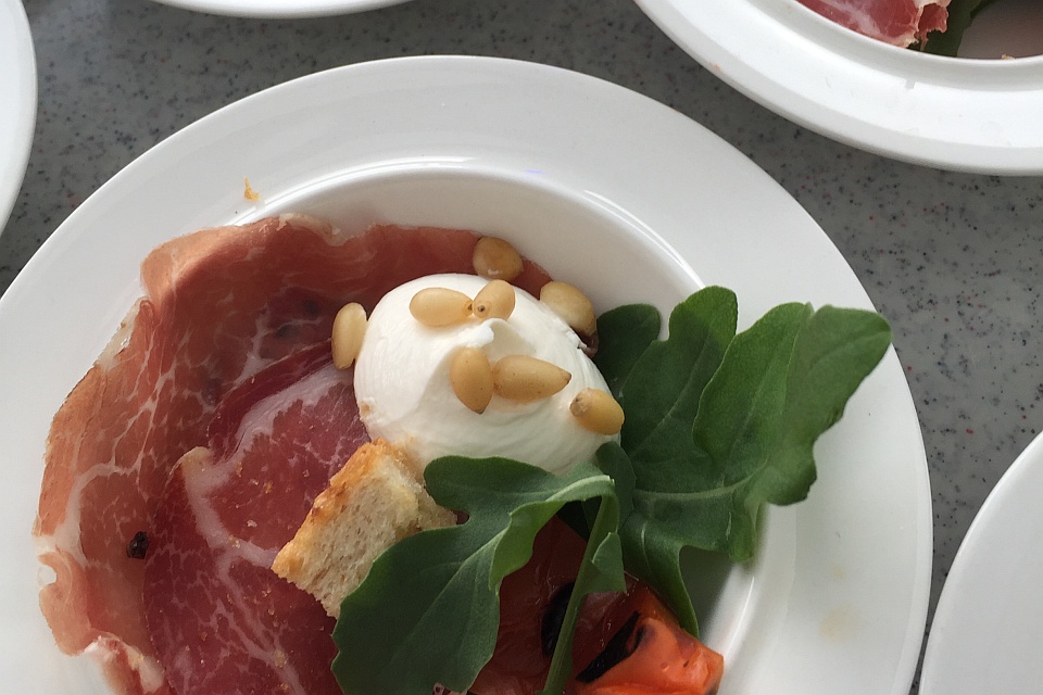 Rondvaart Amsterdam met 9-gangen walking dinner