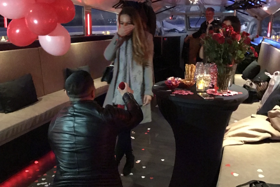 Huwelijksaanzoek op Staets boot Amsterdam