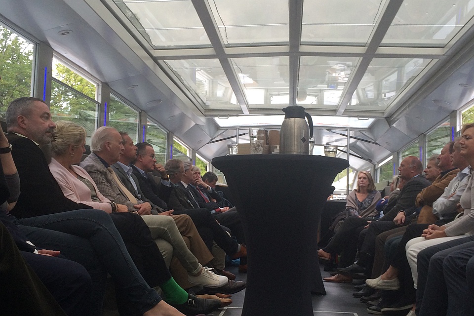 Varen op de Amsterdamse grachten met Makelaar Expertvereniging 